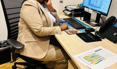 Ariadne sugar mummy in Parklands Nairobi seeking friendship-first relationship