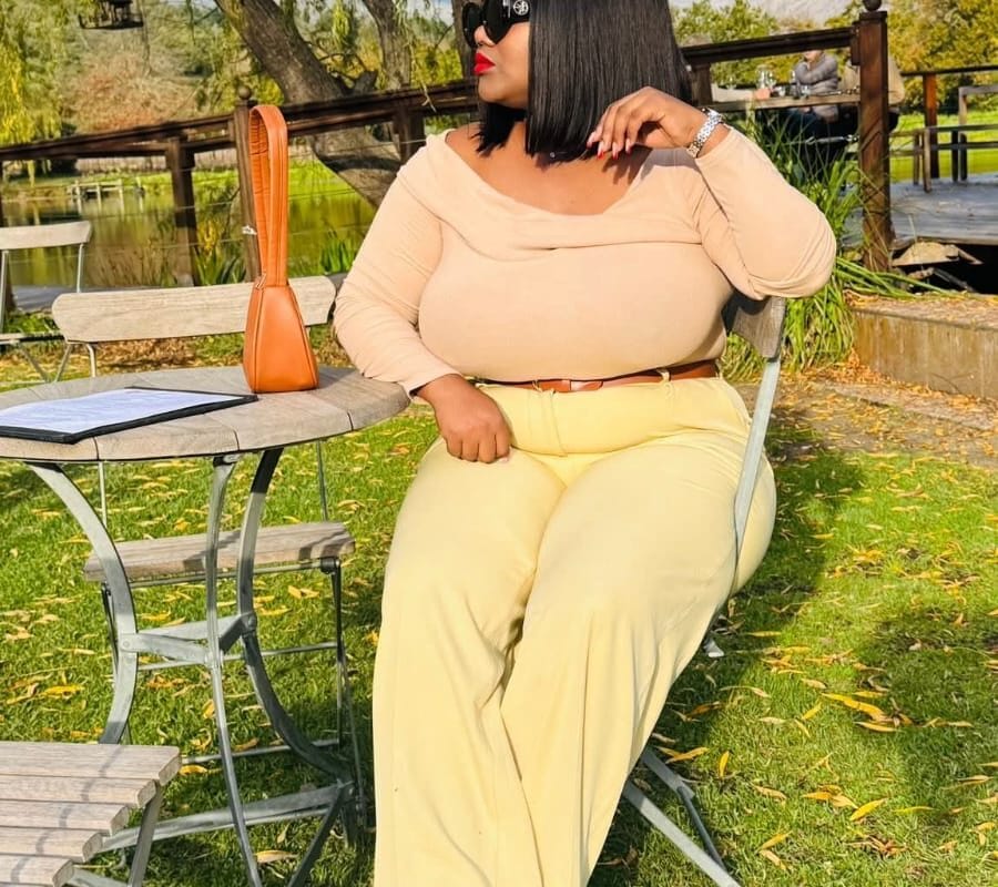 Independent woman in Nakuru seeking a mature and intentional younger man